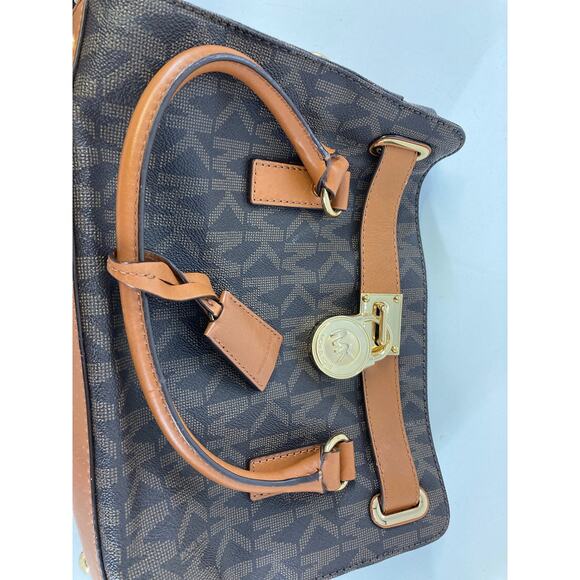 MICHAEL KORS SIGNATURE SAFFIANO LEATHER MEDIUM SHOULDER BAG - Picture 12 of 16